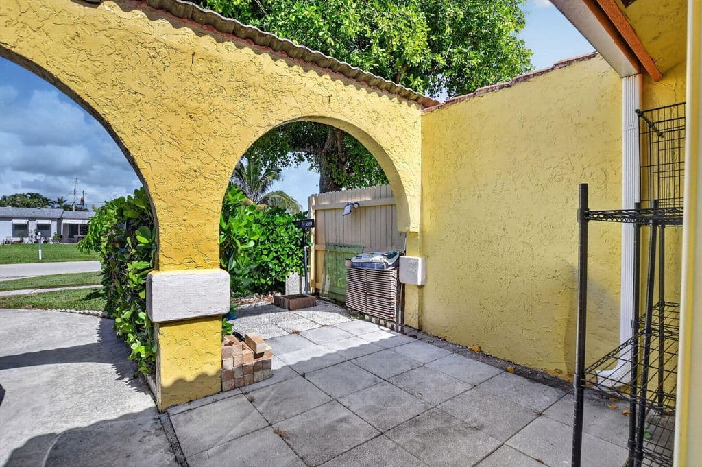 3-bedroom Single-Family Home — 4460 NE 5th Avenue