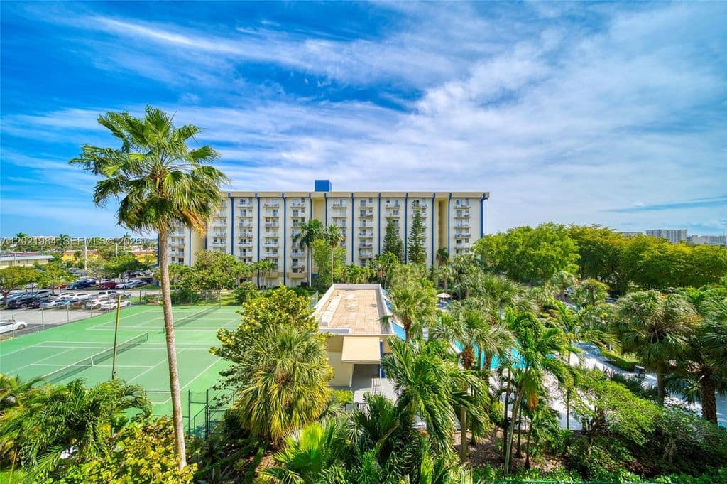 1+1 Condo — 801 NW 47th Ave APT 515W