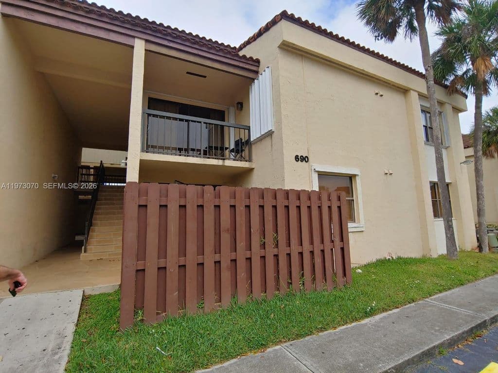 2-bedroom Condo — 690 W Park Dr #2-204