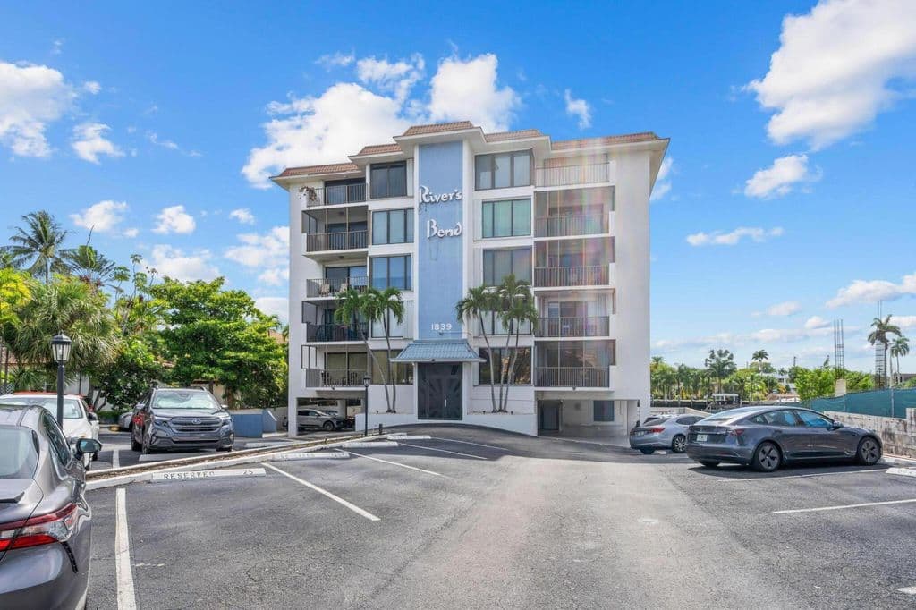 1-bedroom Condo — 1839 Middle River Drive #501