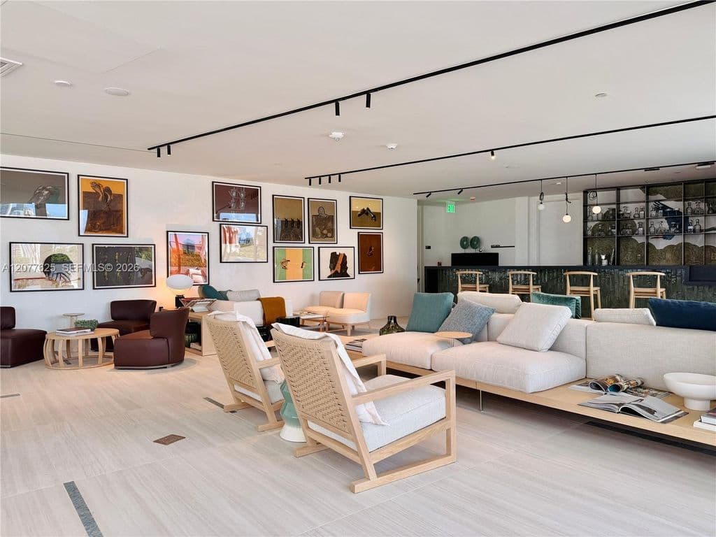 2-bedroom Property — 1400 Biscayne Blvd #1802