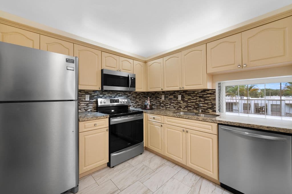 3+1 Condo — 483 N Pine Island Road #C304
