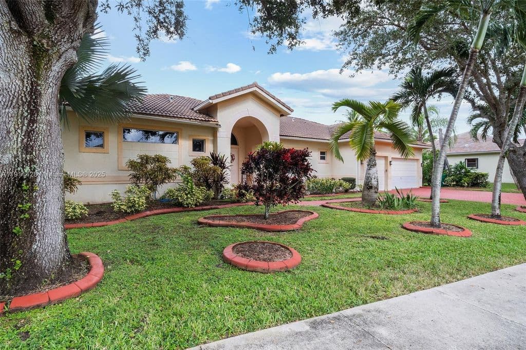 4+1 Müstakil ev — 13875 SW 41st St