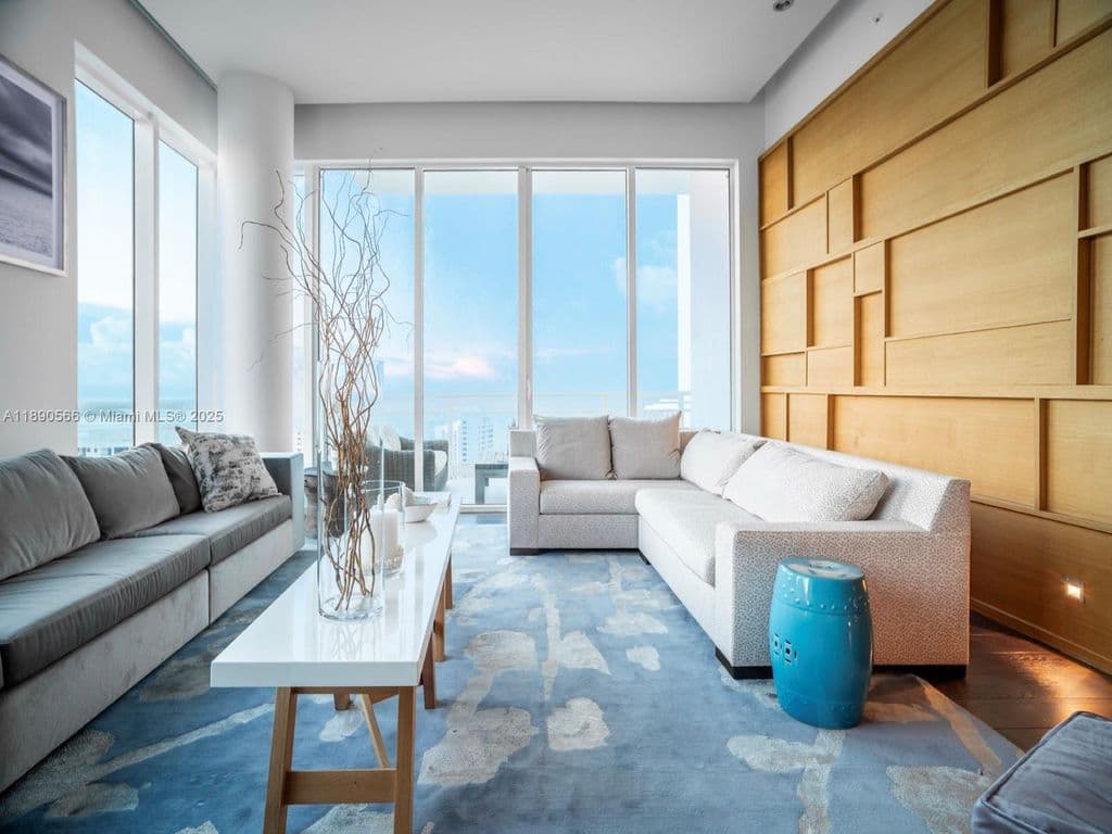 3-bedroom Condo — 900 Brickell Key Blvd APT 2204