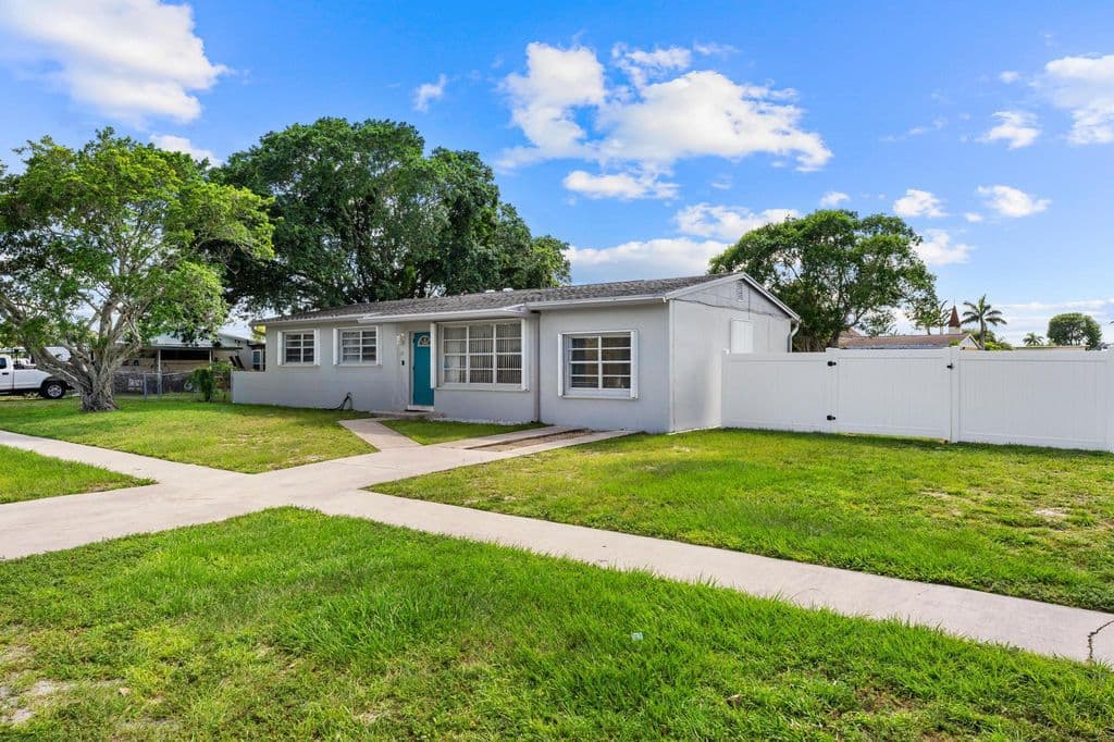 4+1 Müstakil ev — 153 Abaco Drive
