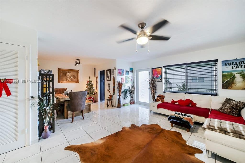 2+1 Condo — 541 Blue Heron Dr. #205C