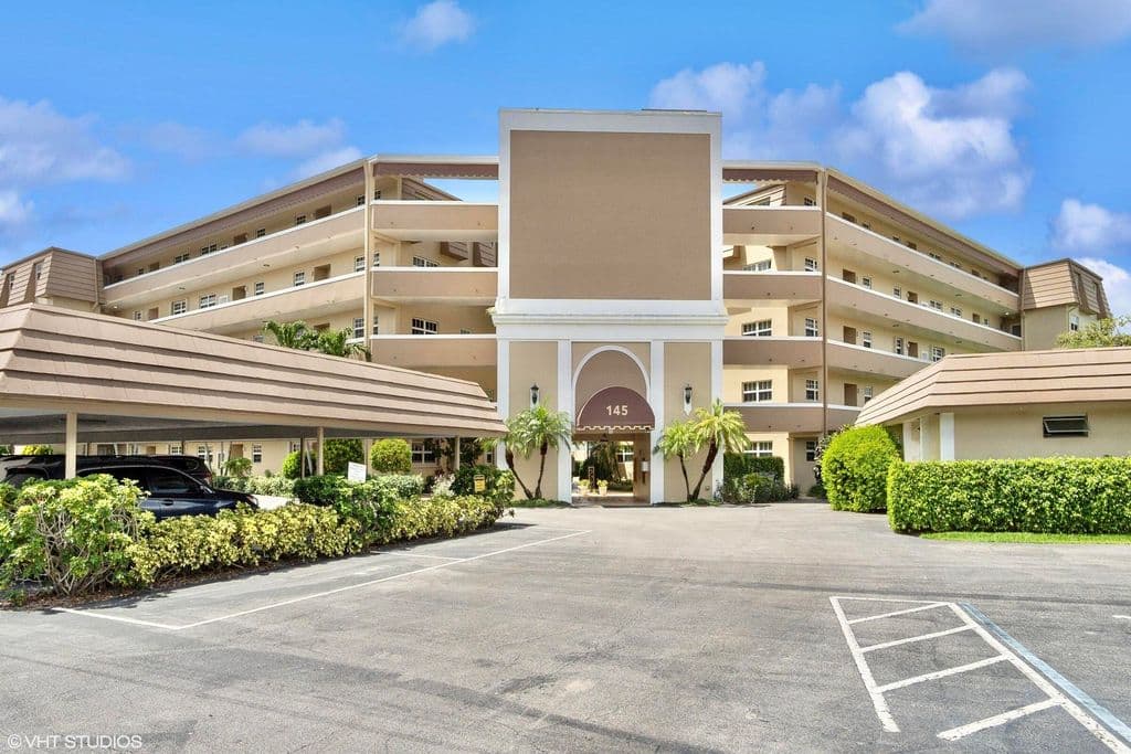 2+1 Condo — 145 Atlantis Boulevard #Ph4