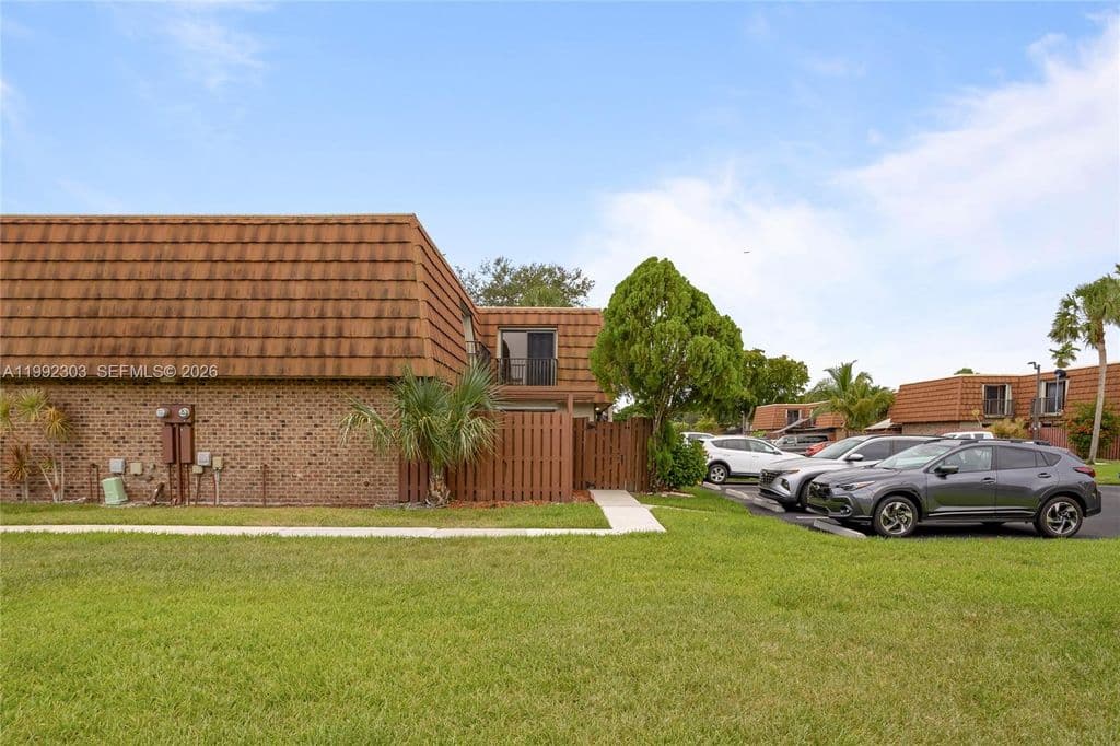 3+1 Mülk — 1170 SW 118th Ter