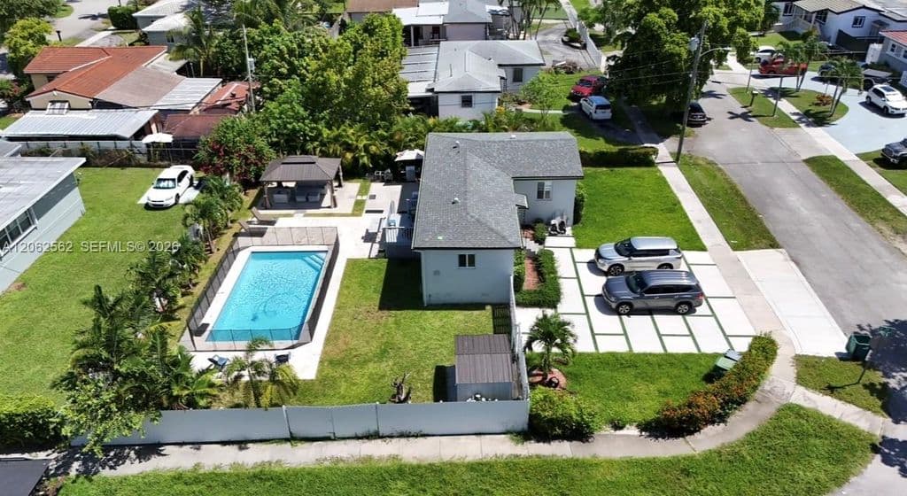 3+1 Müstakil ev — 2401 SW 83rd Ave