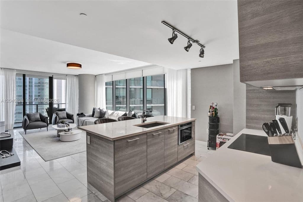 4+1 Condo — 650 NE 32nd St Unit 3901