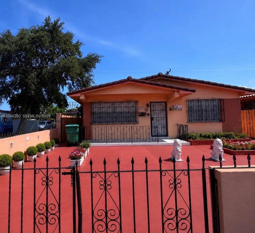3-bedroom Single-Family Home — 6702 SW 25th Ter