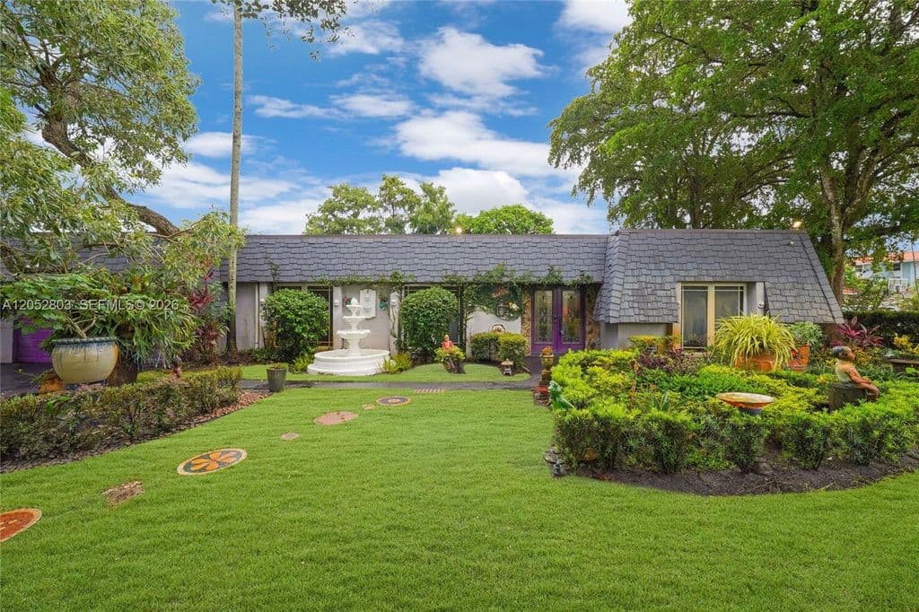 4-bedroom Single-Family Home — 8541 N Lake Dasha Dr