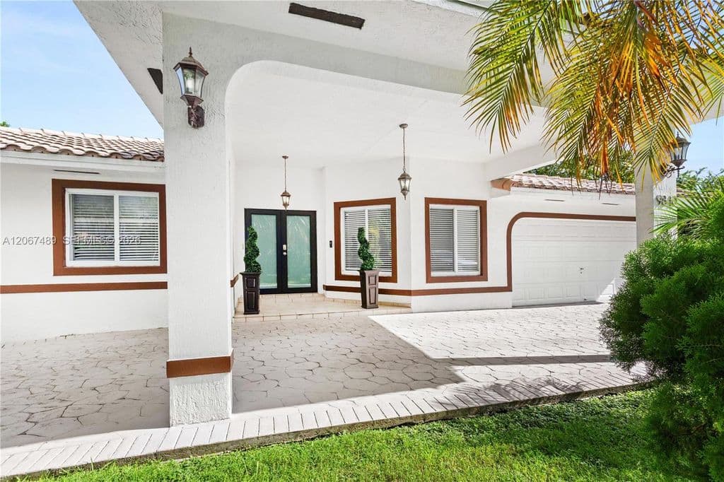 4+1 Müstakil ev — 9840 NW 28th Ter