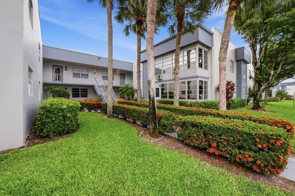 2-bedroom Condo — 330 Piedmont #330
