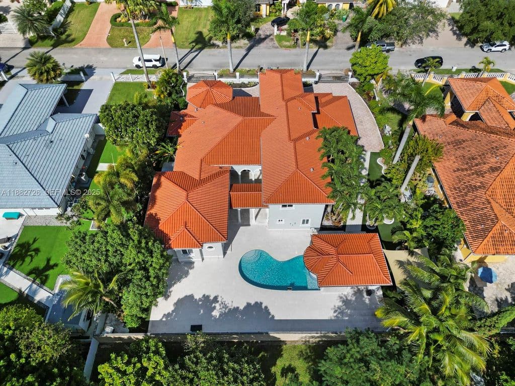 5-bedroom Single-Family Home — 12770 SW 188th St