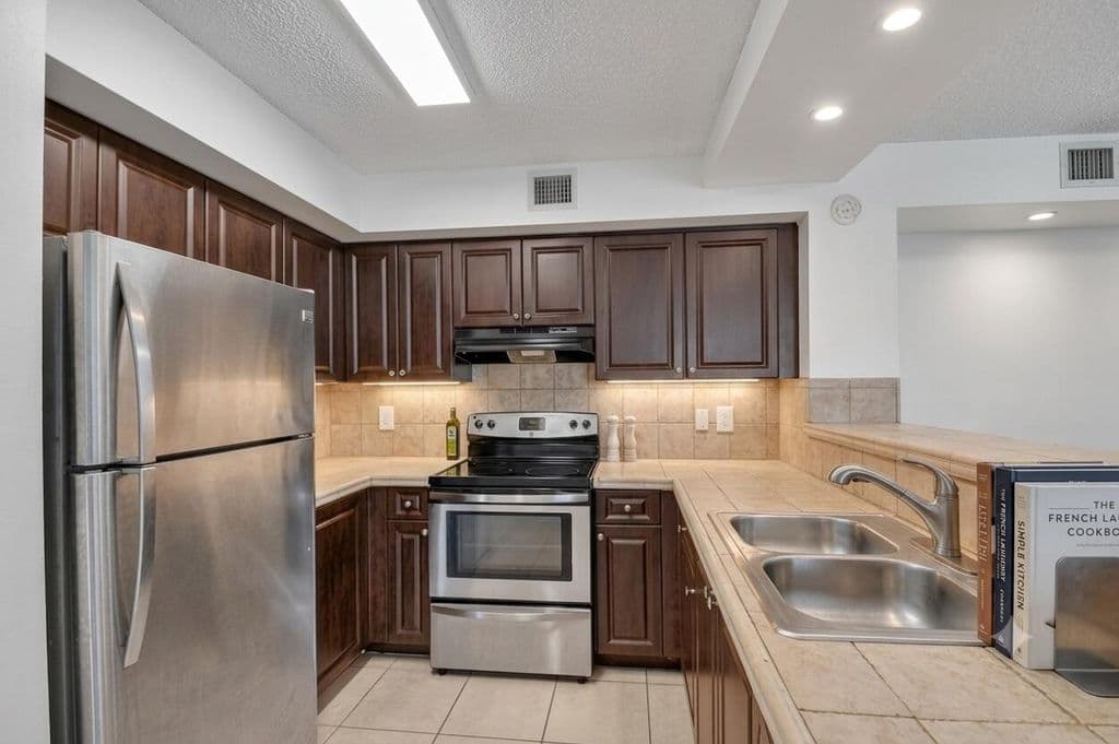 2+1 Condo — 1733 Village Boulevard #105