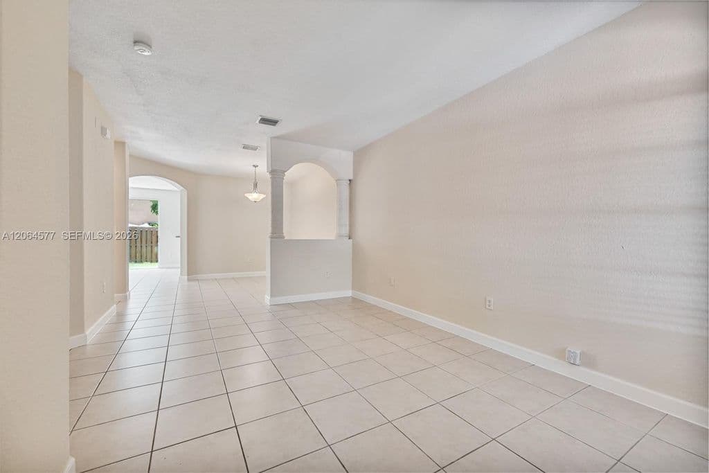 4+1 Mülk — 1427 SE 25th Ave