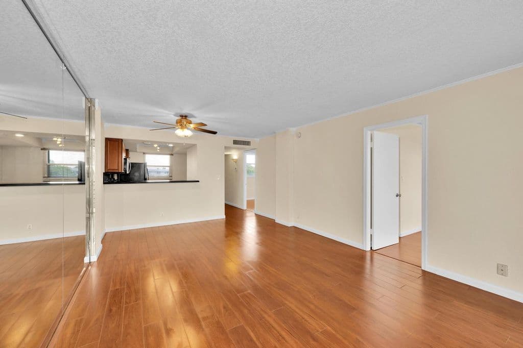 2-bedroom Condo — 118 Royal Park Drive #4G