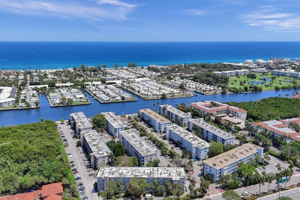 2+1 Condo — 2000 S FEDERAL Highway #307