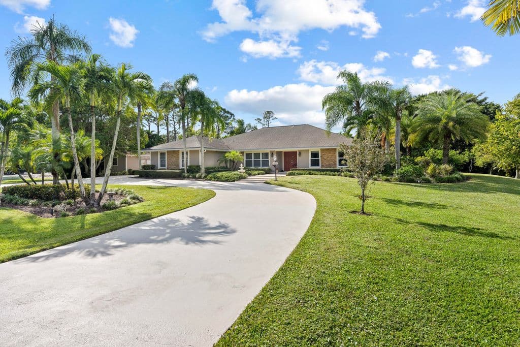 4-bedroom Property — 14409 67th Trail N