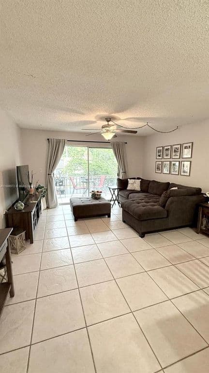 3+1 Condo — 13700 SW 62nd St APT 250