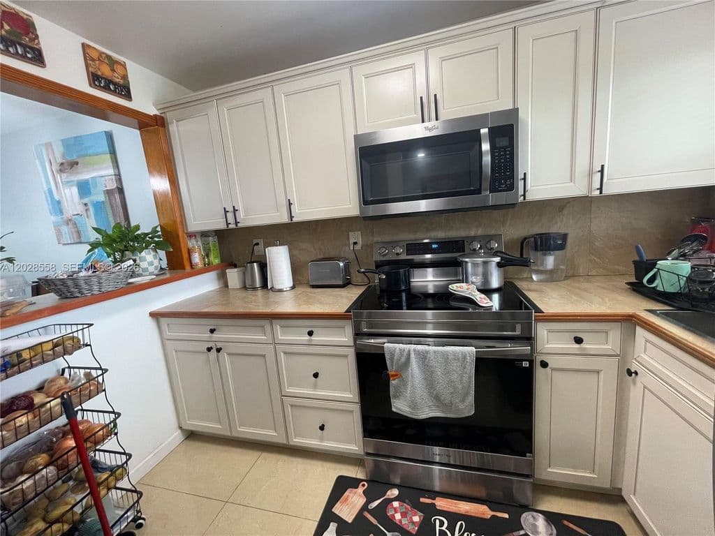 2-bedroom Condo — 9281 Sunrise Lakes Blvd APT 209