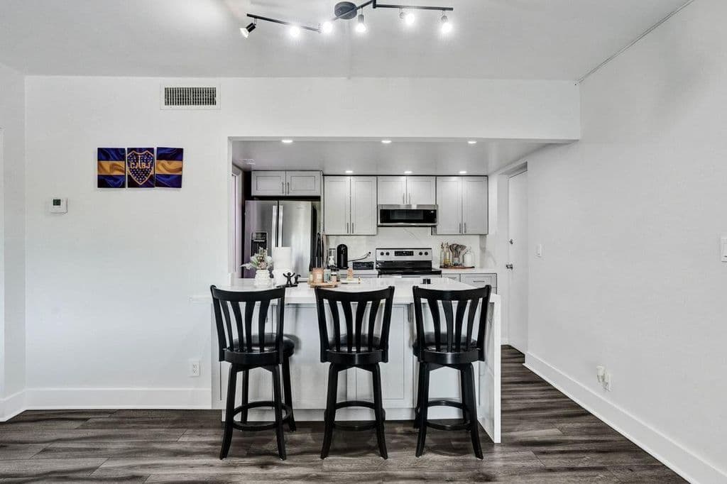 2+1 Condo — 1000 RIVER REACH Drive #321