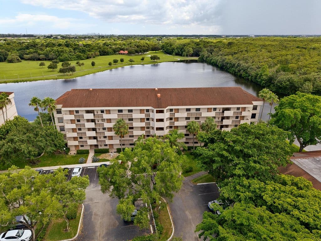 2-bedroom Condo — 2768 Carambola Circle S #506