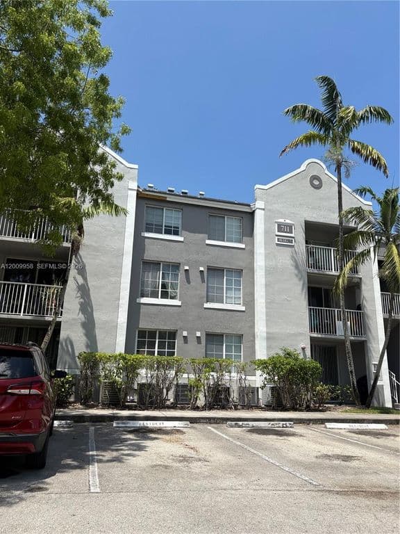 3+1 Condo — 711 SW 111th Way APT 202