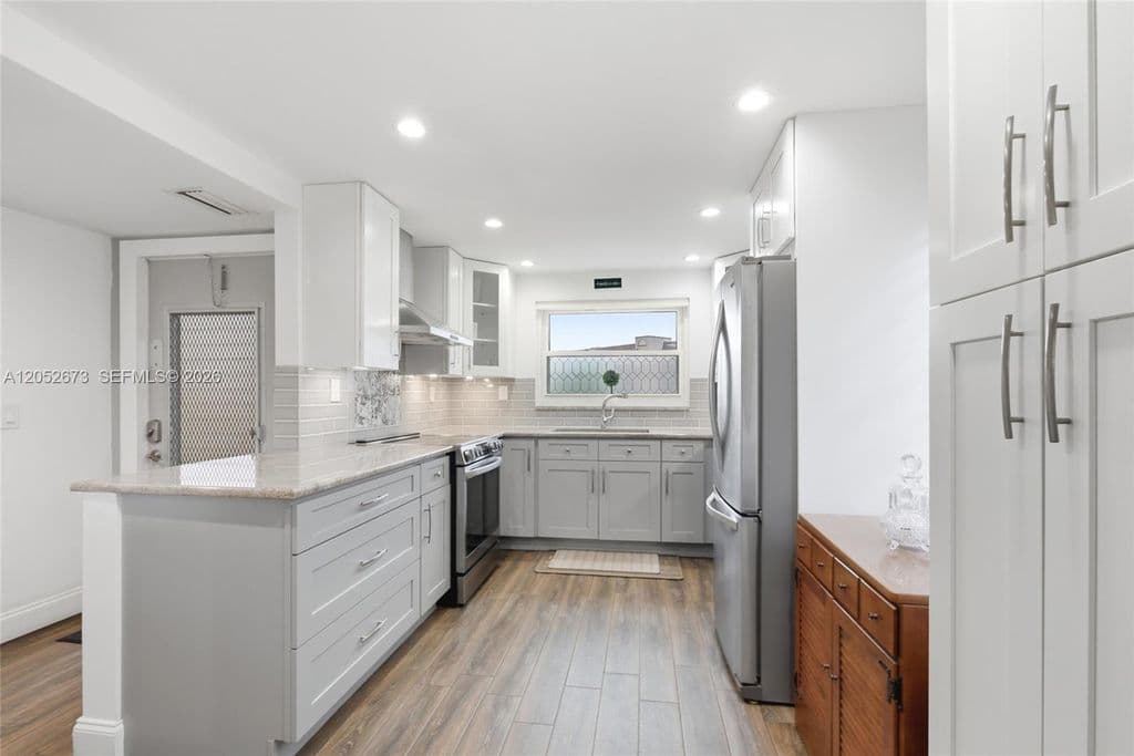 2-bedroom Condo — 9501 Sunrise Lakes Blvd APT 201