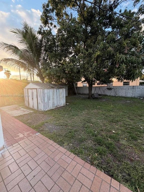 4-bedroom Single-Family Home — 41 E 20th St