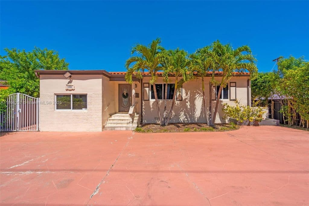 3+1 Müstakil ev — 1901 SW 37th Ave