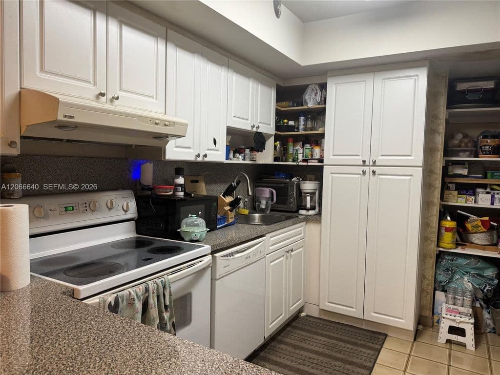 2+1 Condo — 8775 Park Blvd APT 123