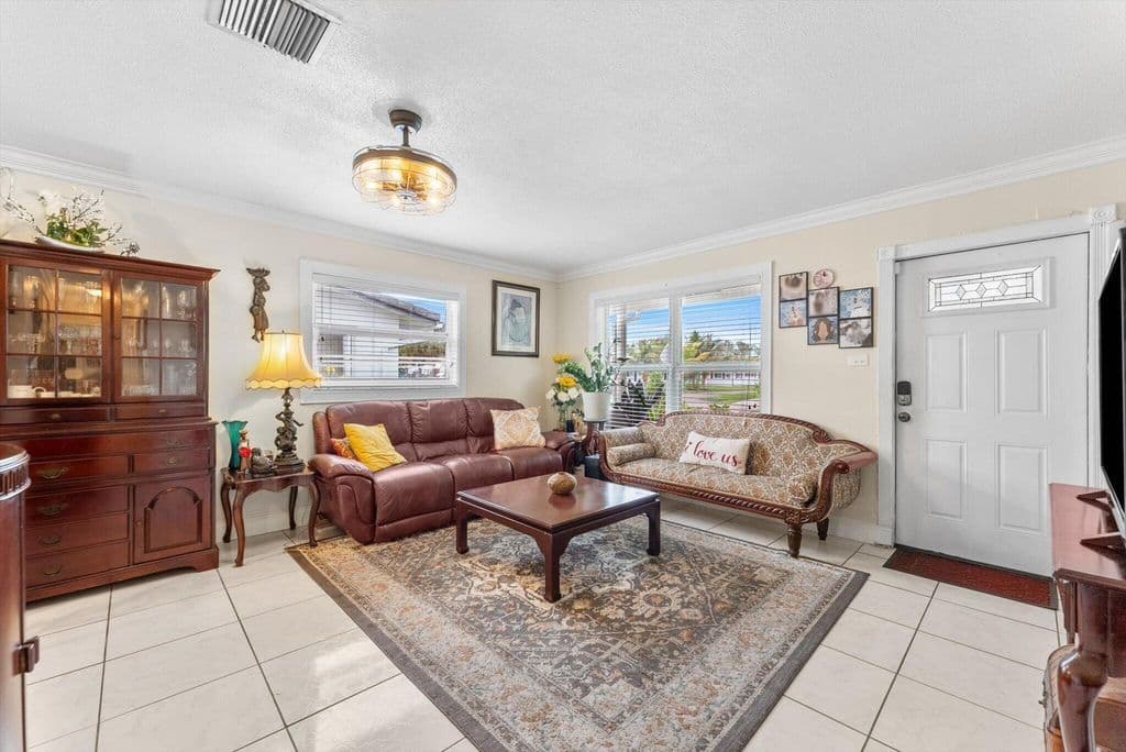 2-bedroom Single-Family Home — 5713 NW 84th Terrace