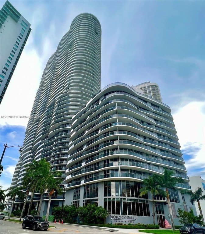 2+1 Condo — 488 NE 18th St Unit 3100