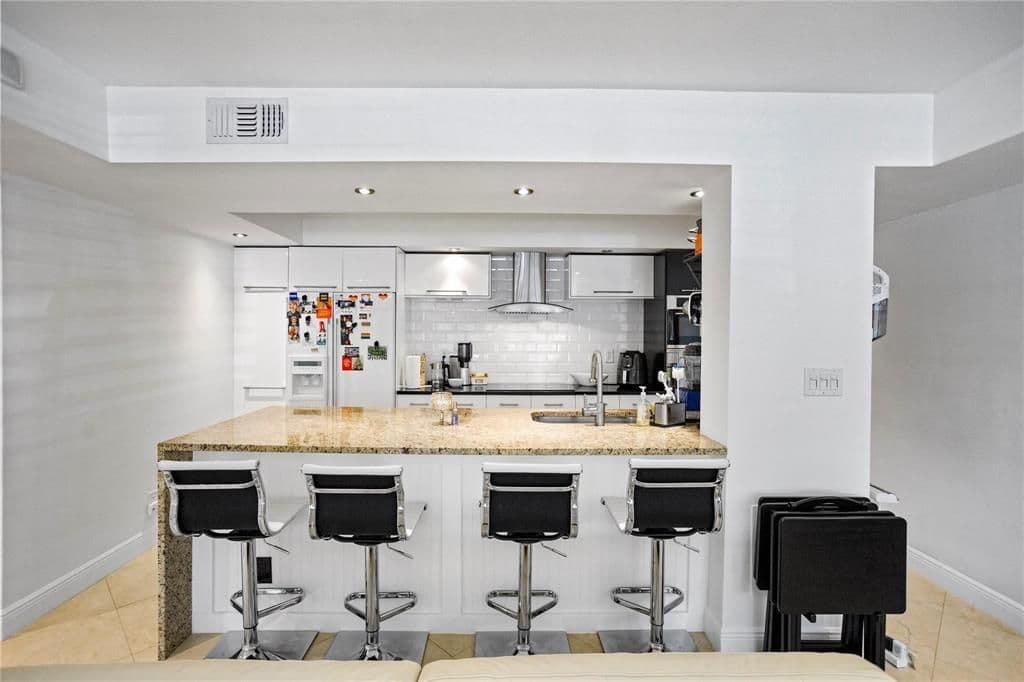 2+1 Condo — 2900 NE 30TH Street #G1