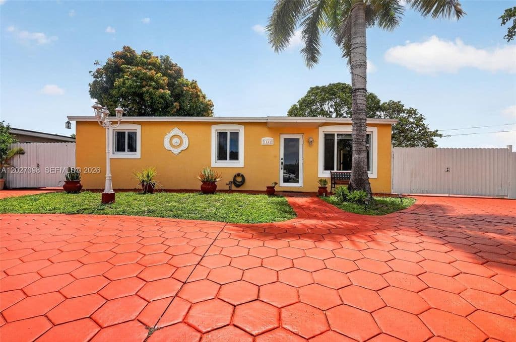 3+1 Müstakil ev — 1440 N 68th Ave