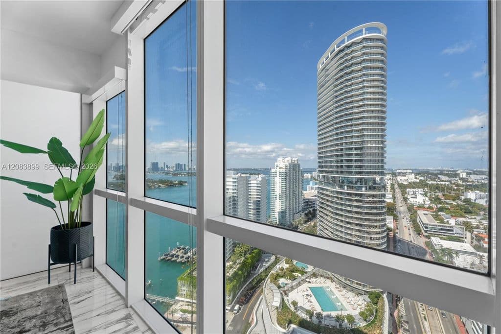 1-bedroom Condo — 450 Alton Rd APT 3008