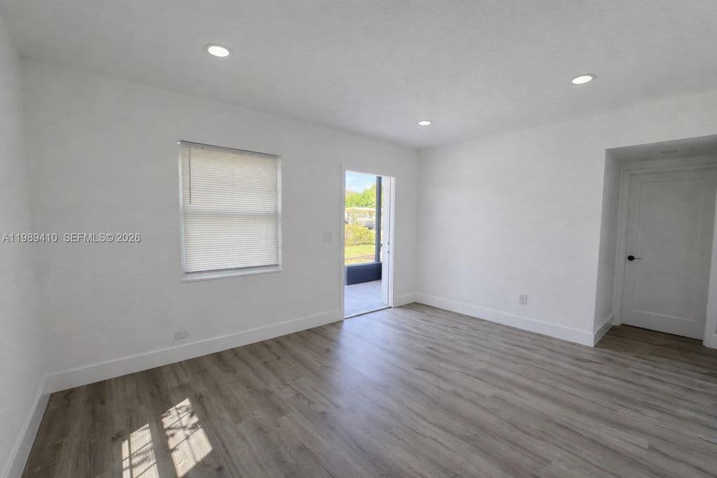 2+1 Müstakil ev — 2450 NW 157th St