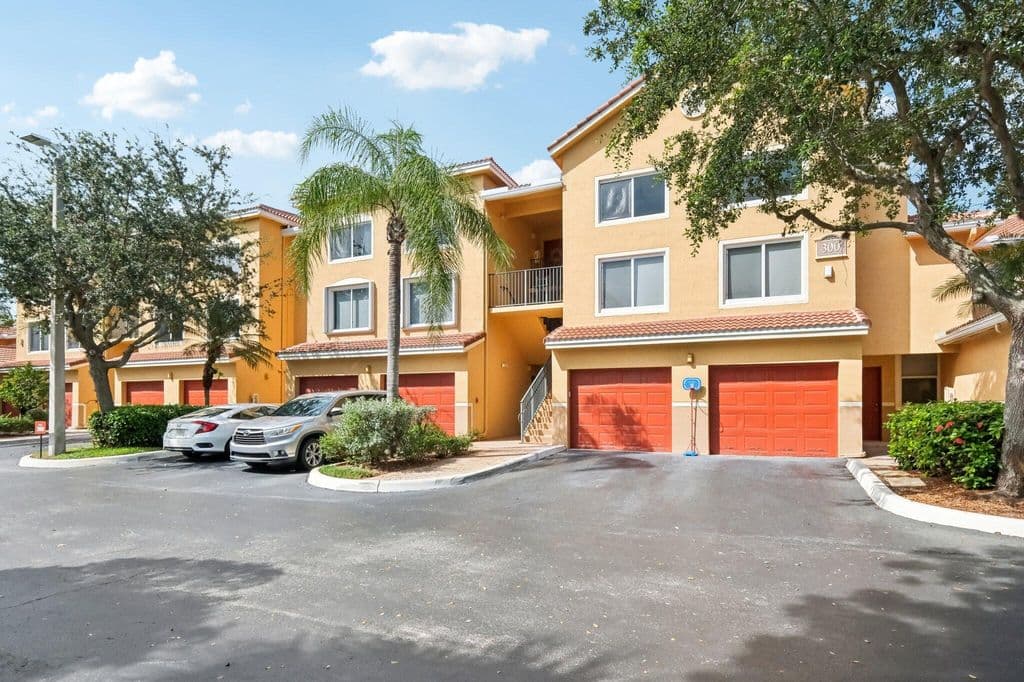 3+1 Condo — 300 Scotia Drive #304