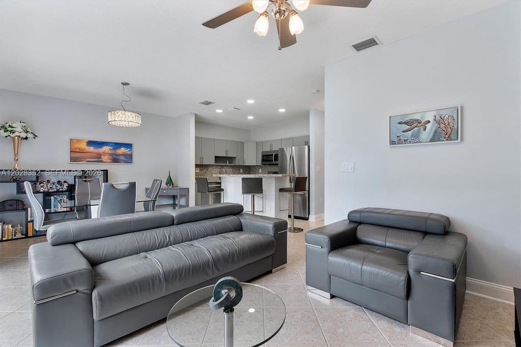 2+1 Mülk — 12941 SW 29th St