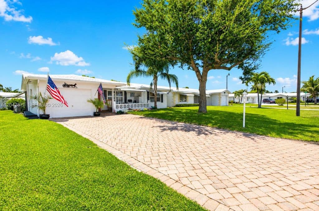 2-bedroom Single-Family Home — 220 S Golf Blvd