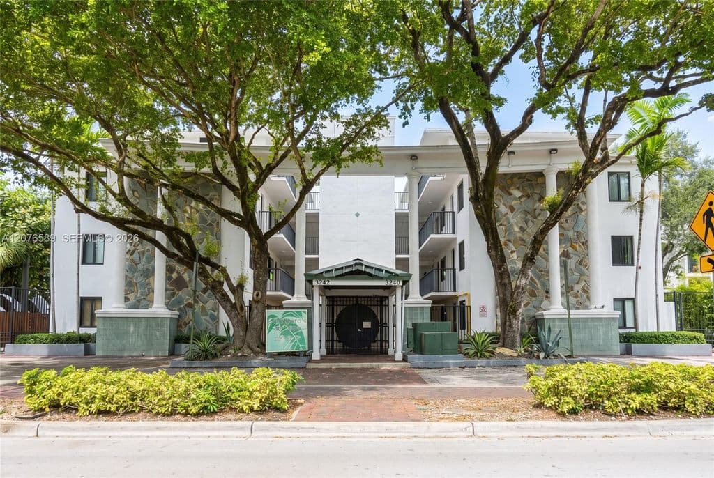 2+1 Condo — 3240 Mary St APT S308