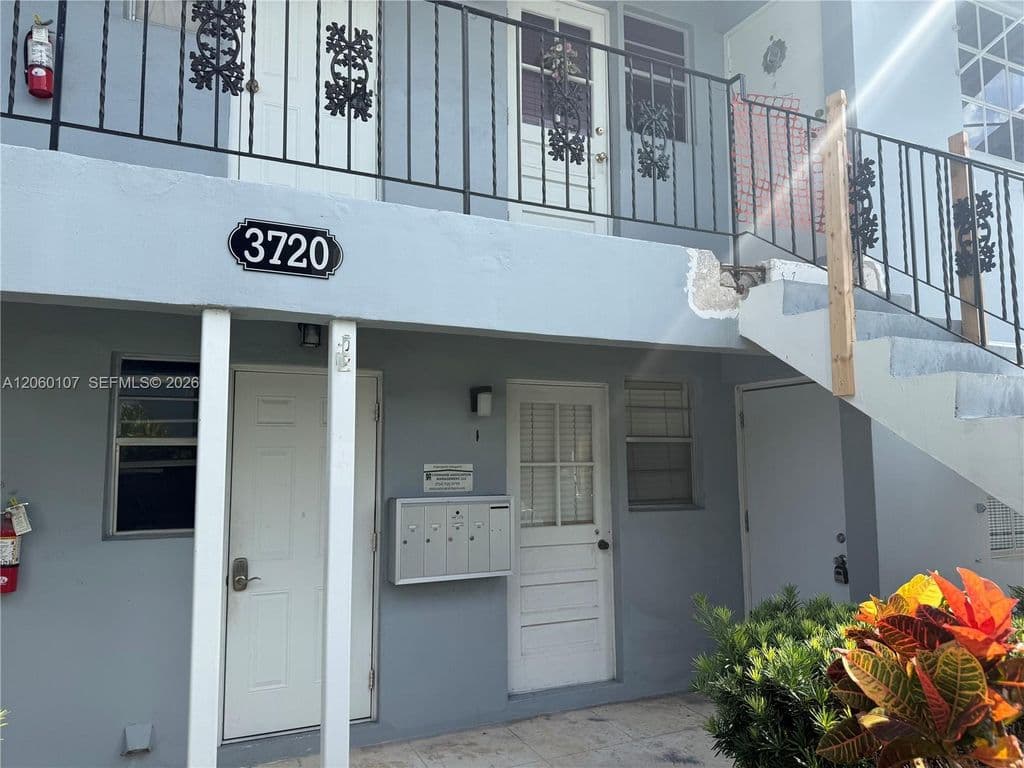 2-bedroom Condo — 3720 Harrison St APT 1