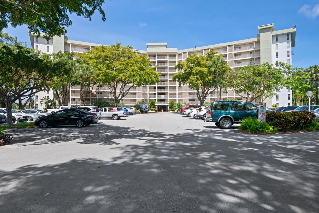 2-bedroom Condo — 3051 N COURSE Drive #211