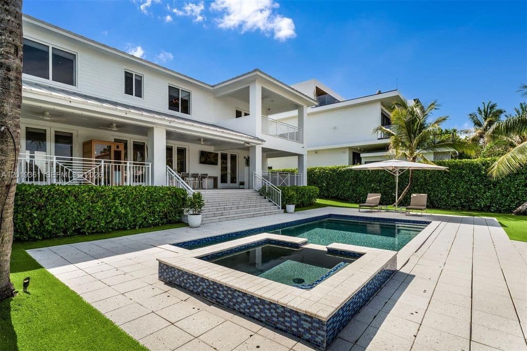 4+1 Mülk — 13040 N Bayshore Dr