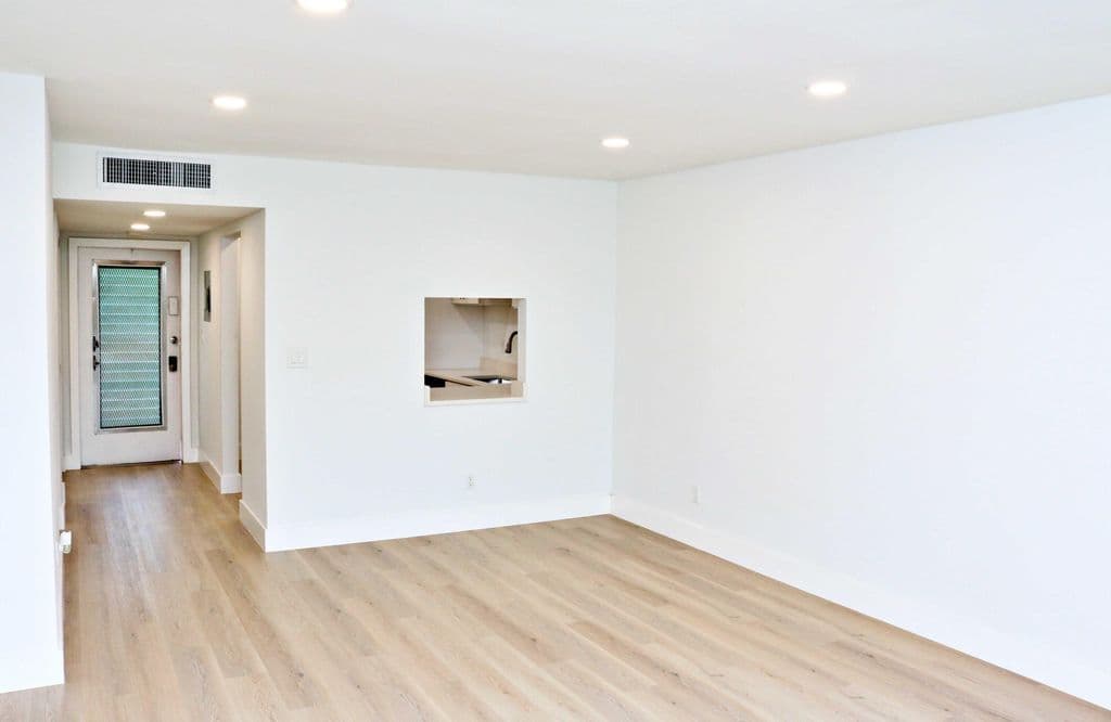 2-bedroom Condo — 6000 NW 64TH Avenue #303