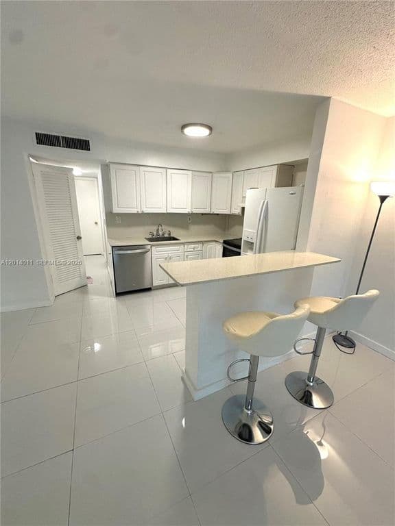1+1 Condo — 1120 102nd St APT 4