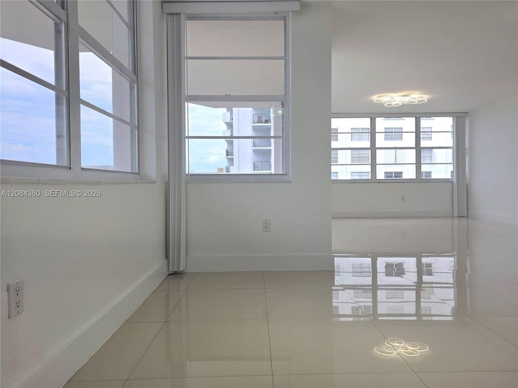 2-bedroom Condo — 18051 Biscayne Blvd APT 1204
