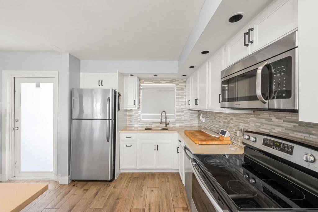 2+1 Condo — 231 E Lantana Road #402